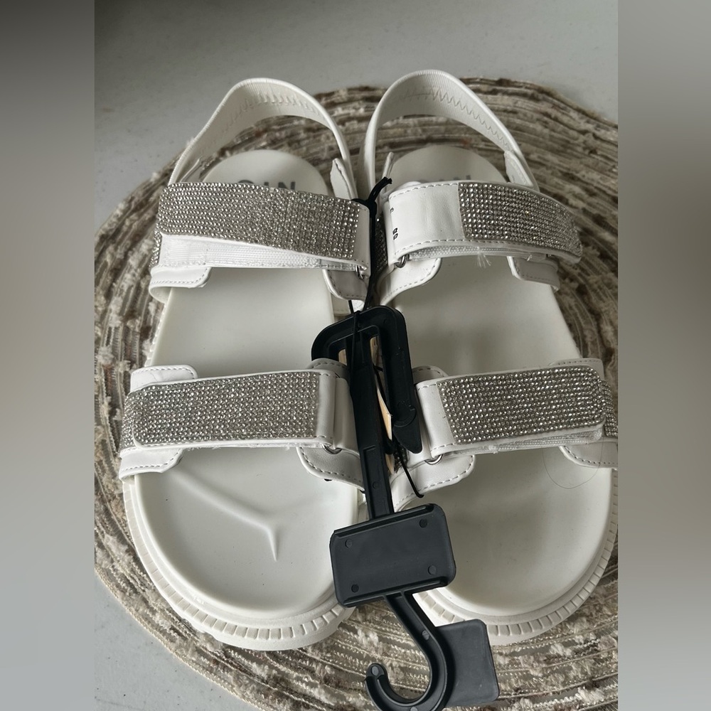 Madden NYC 2 sizes available